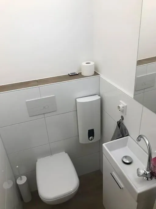 Cozy Apartment Near Maschsee, Balcony, Gardenview 하노버